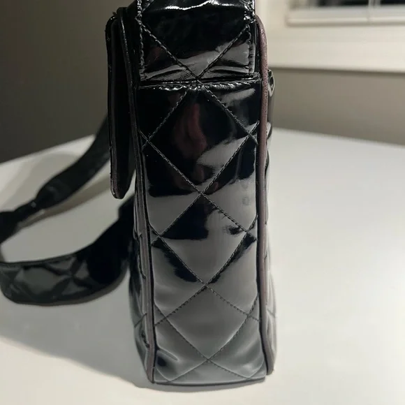 Chanel Patent Leather Crossbody messenger camera bag second hand - Picture 4 of 17